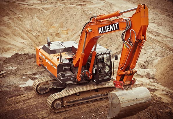 工程機械之推土機深度解析：保養(yǎng)步驟詳解、二手市場觀察及挖機保養(yǎng)技巧